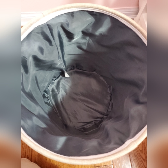 Laundry basket - Picture 5 of 7